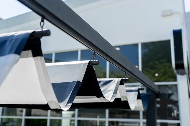 Proteção garantida: Toldos de lona resistentes e versáteis